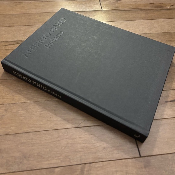 Alberto Pinto “Moderns” Coffee Table Book - Picture 2 of 7